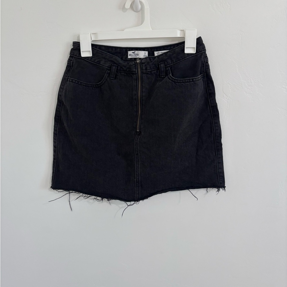 Hollister Black Denim Skirt – Size 7